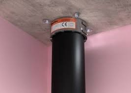 Intumescent pipe collar fitted to pipe penetration